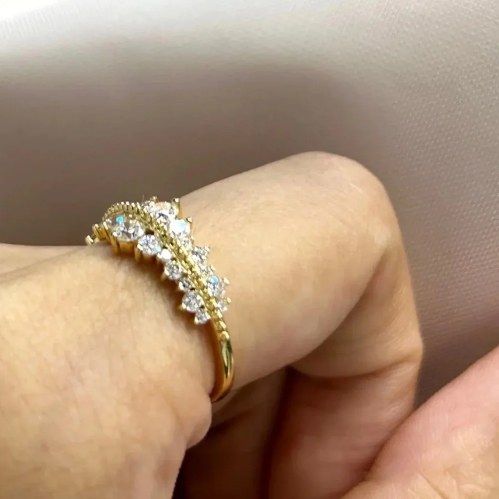 Brilliant Cut Diamond Wedding band in approximately 0.85 tcw. In 14 kt gold plat - Picture 6 of 13